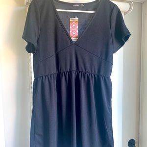 Boohoo brand plus size plunge neck cap sleeve sundress